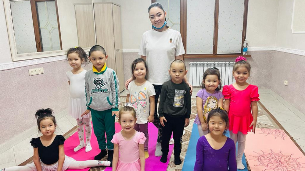 Айдаһарды дезудик пен стрингке қалай үйрету керектігімен жыныстық қатынас