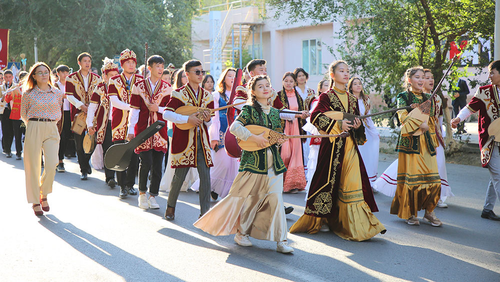 Тоңазытқышта кездесейік, сиськи.