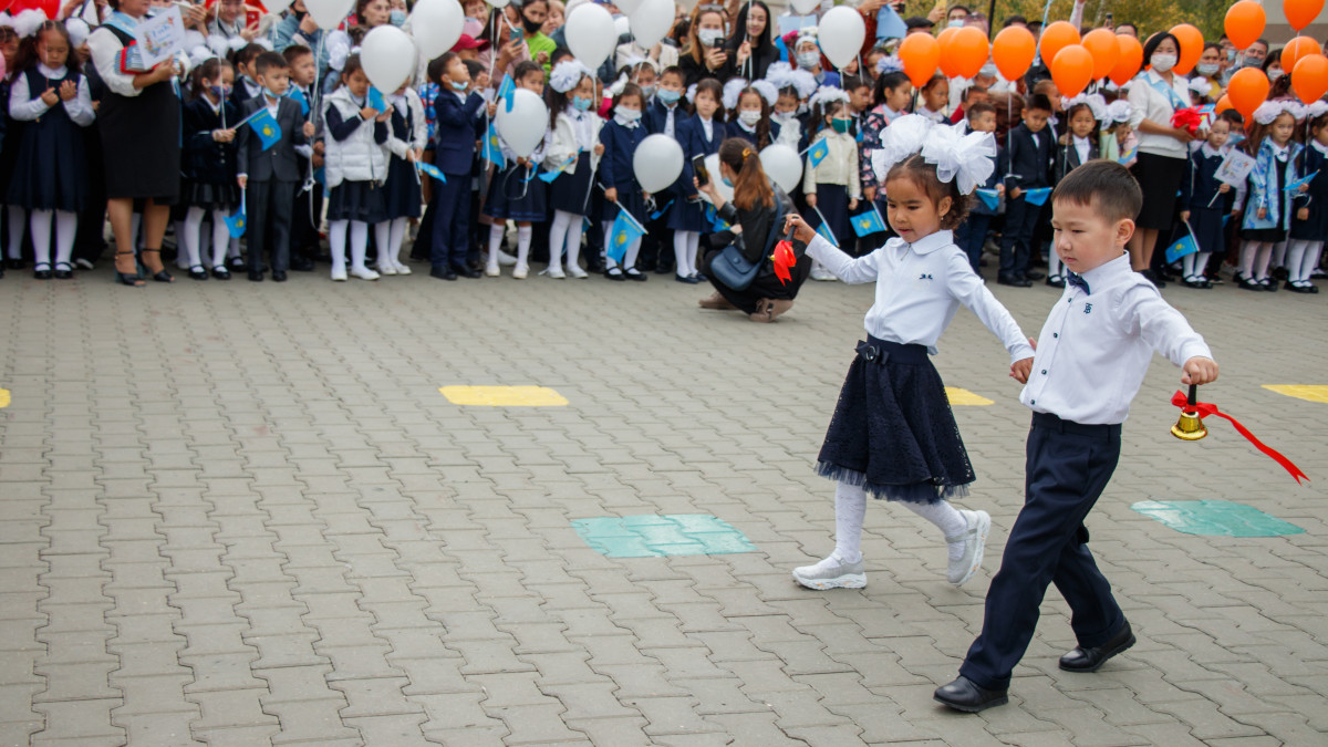 Еркектерге арналған дәретхана, сиысатын еркектер