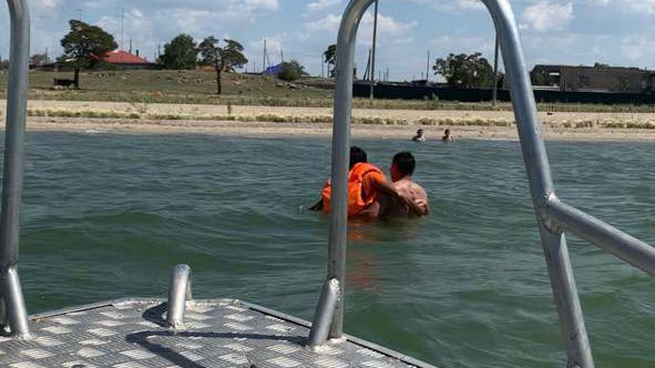 Жалаңаш жігіттердің қызықты суреттері