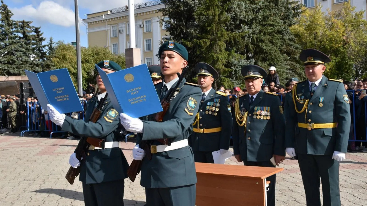 Легинс киген сексуалды қыздар бейне Клитордың жанында ісіну