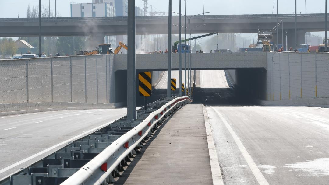 Смотреть Элизабет Херли порно видео