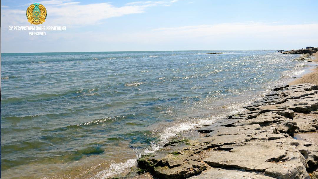 Әпкемнің терезесінің астындағы жасырын камера