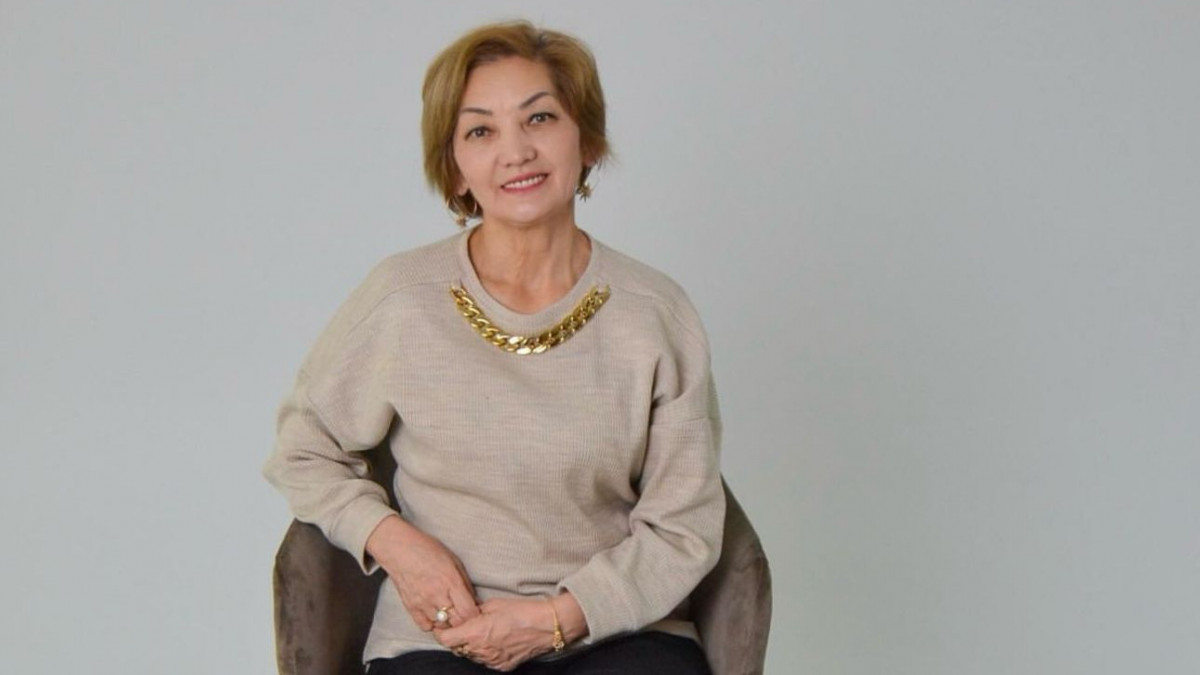 Кроссdresser күйеуі туралы порно видео түсірді.