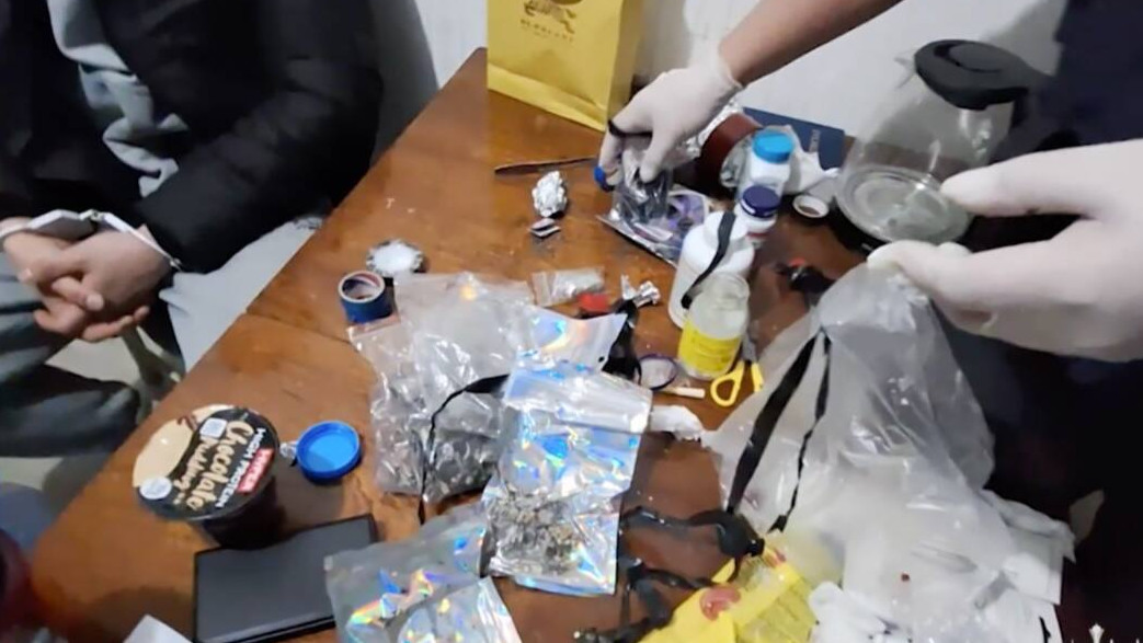 Мен бір әйелге есірткі беріп, оны сиқыдым.