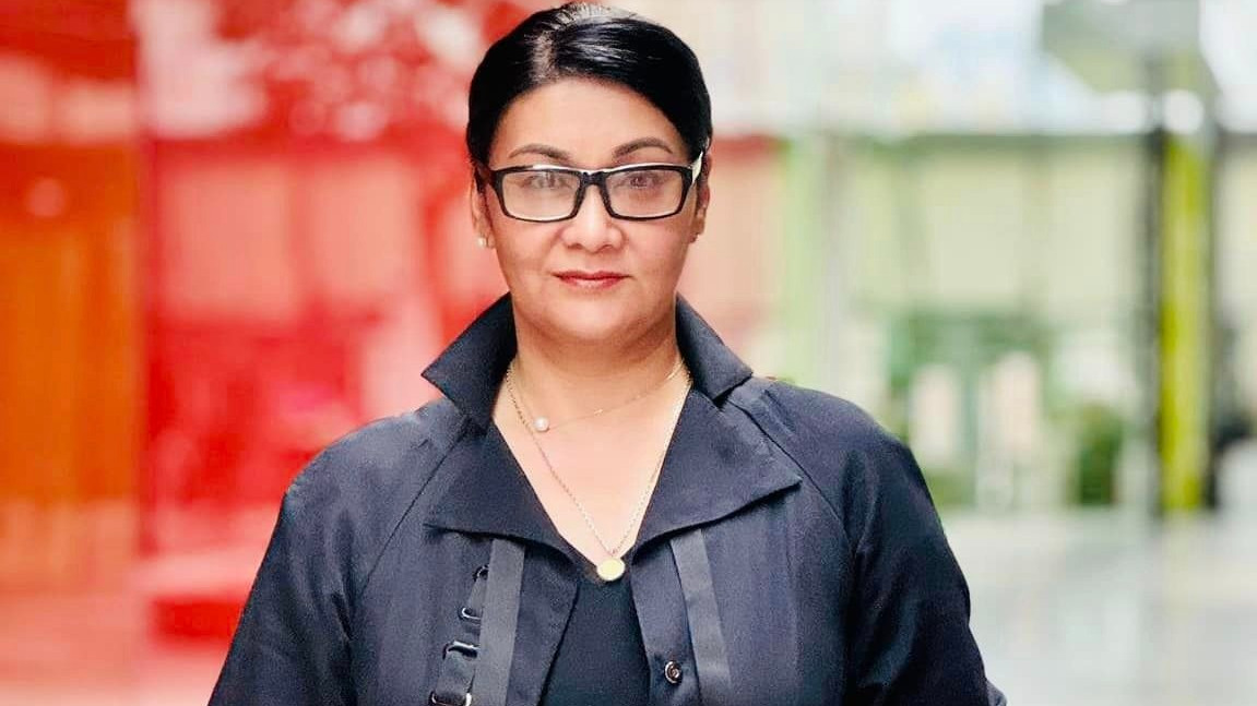 Қыздар байланған жігітті аяқтарымен тұншықтырып өлтіреді