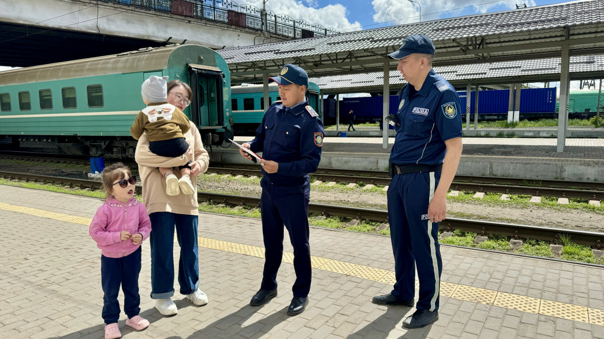 Олар мені шақырып, мас қылды, мені сиқытты.