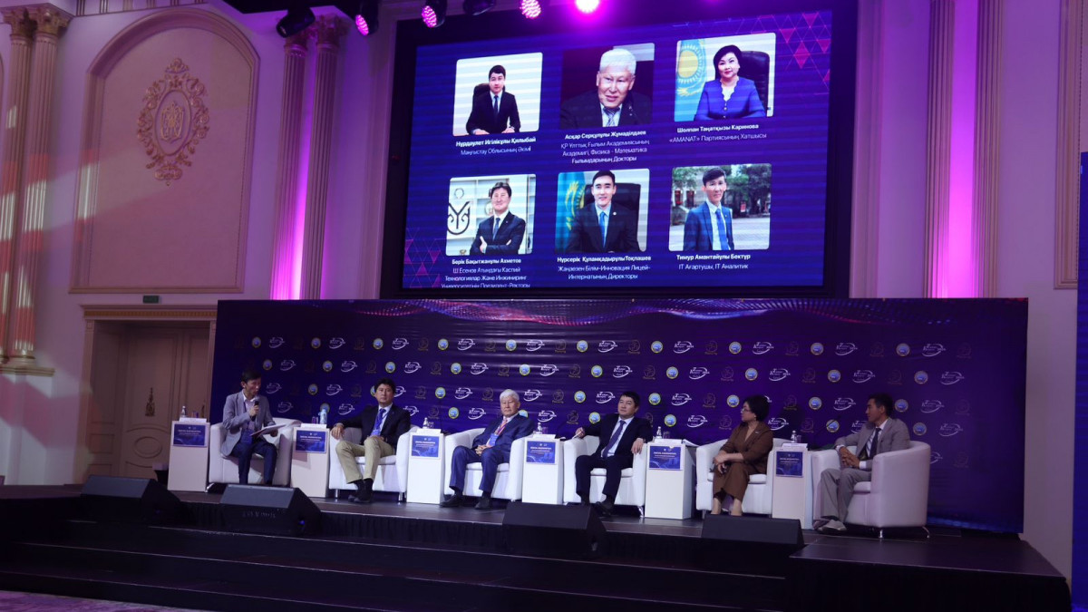 Миджет алғаш рет порно көруде.