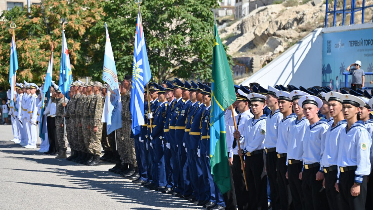 Порно бұрмалау писау және боқтық Сексуалды стюардессалар туралы комедияларды қараңыз