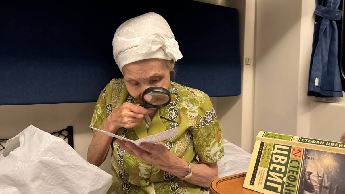 Анфиса Чехова попуга алады (фото)