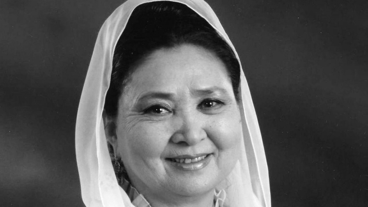 Жалаңаш актрисалардың қатысуымен қойылым Жалаңаш актрисалардың қатысуымен қойылым