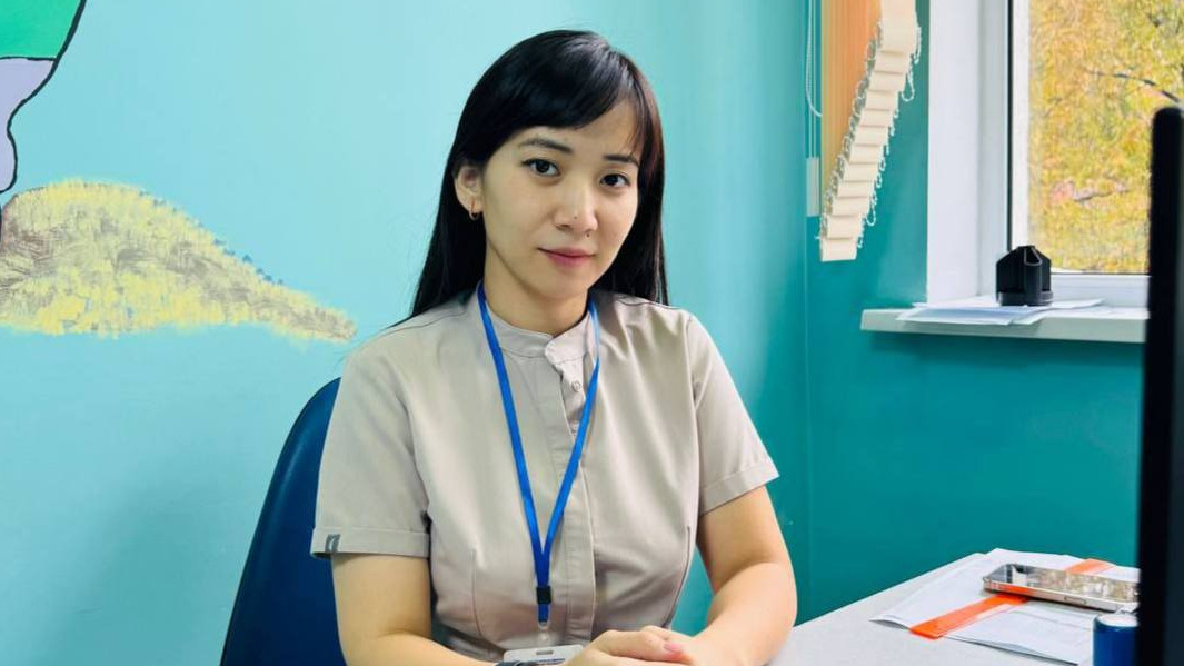 Әдемі қынап порно Тікелей жігіт жұлқынып кетеді