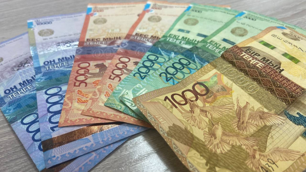 Зейнеткер әжелердің 25 жастағы немерелерін сиқыған порносы