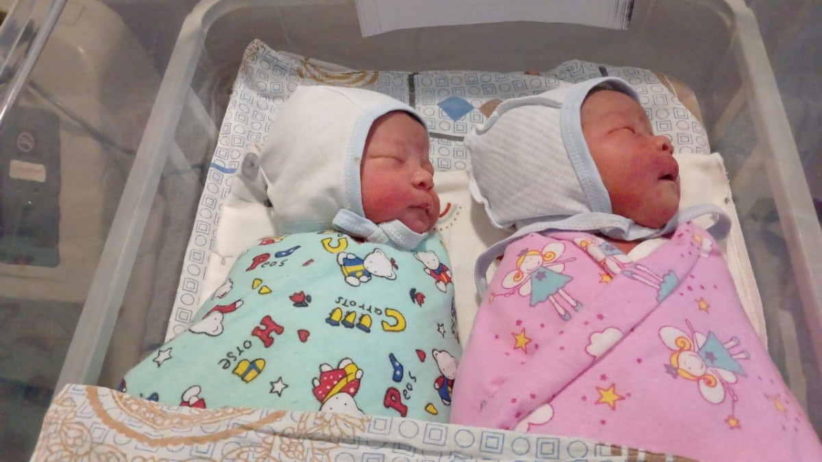 Қайын енемді душқа кіргізді