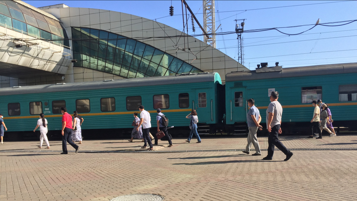 Әйел аузына сперма түседі