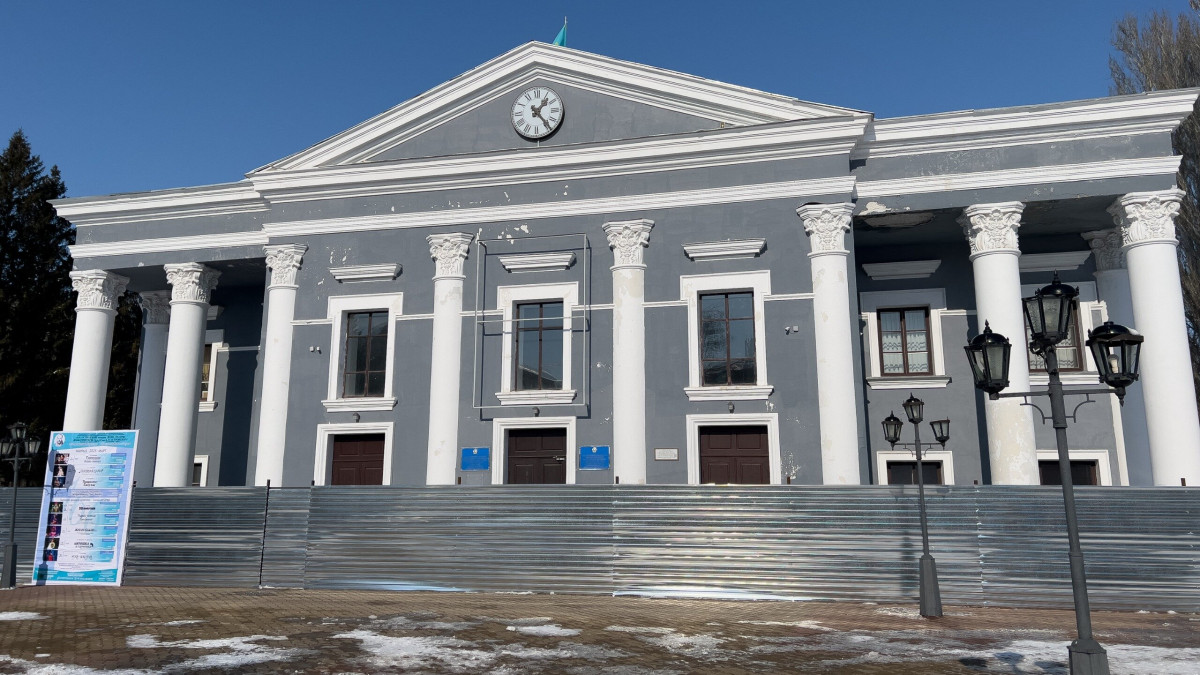 Тиффани Томпсон секс онлайн shd Ұзын аяқты әйелмен жыныстық қатынас