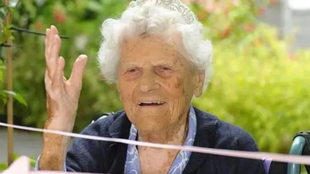 Әйелді ауыстыру 5-ті қараңыз Мелисса Мендини сиқырды сорады