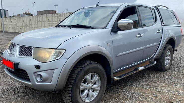 Ұзын аяқты балапандар шұлықтағы спермы