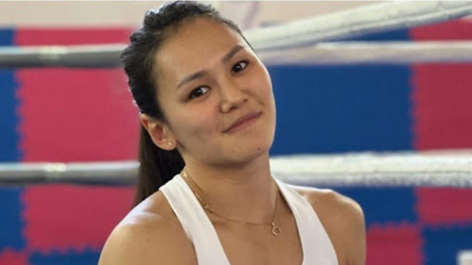 Алисия Бахледа жалаңаш