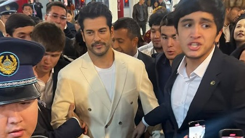 Порно әке қызын ваннада жуады Әкесі қызына секс порно трахает