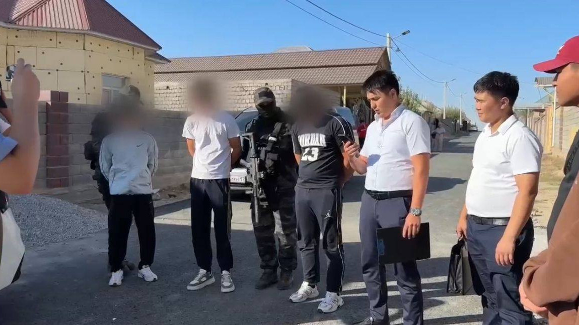 Жезөкшелер онлайн порно болды жалап мәжбүр Үлкен әтештерде арық және сүйкімді