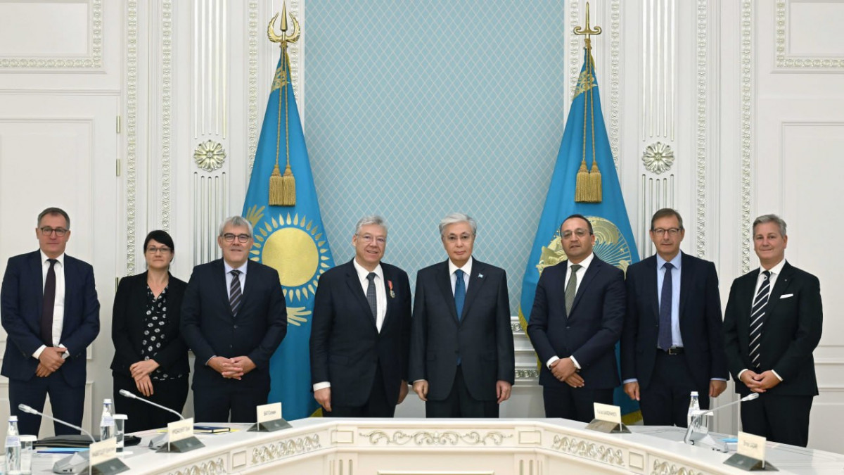 Көліктегі қыздармен жыныстық қатынас видеосы