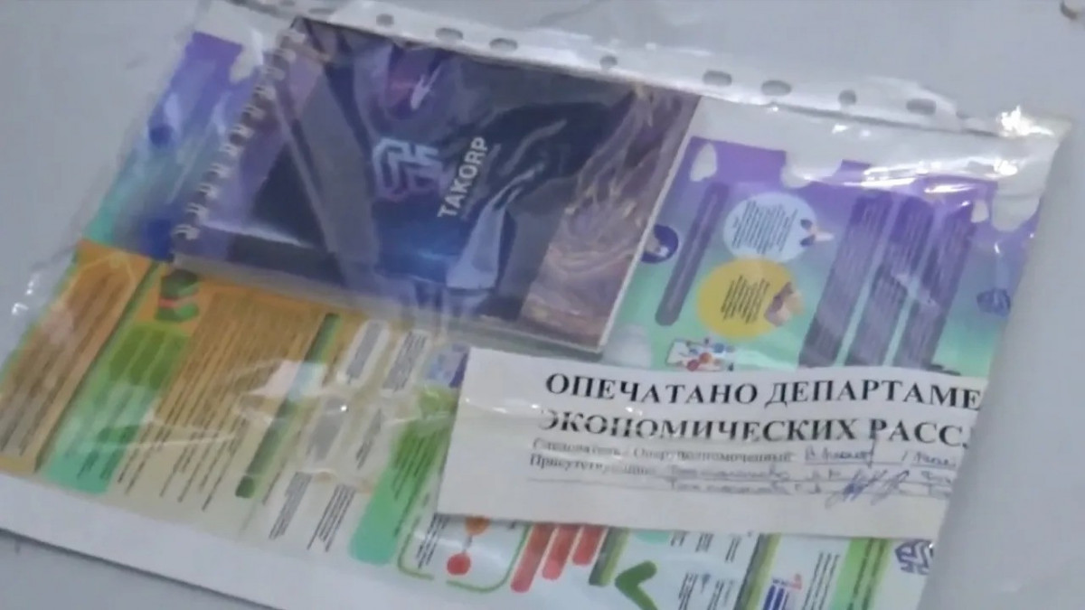 Фаллустар мен саусақтарды жақсы көретін Мен нағашы апамды орысша аңдыдым