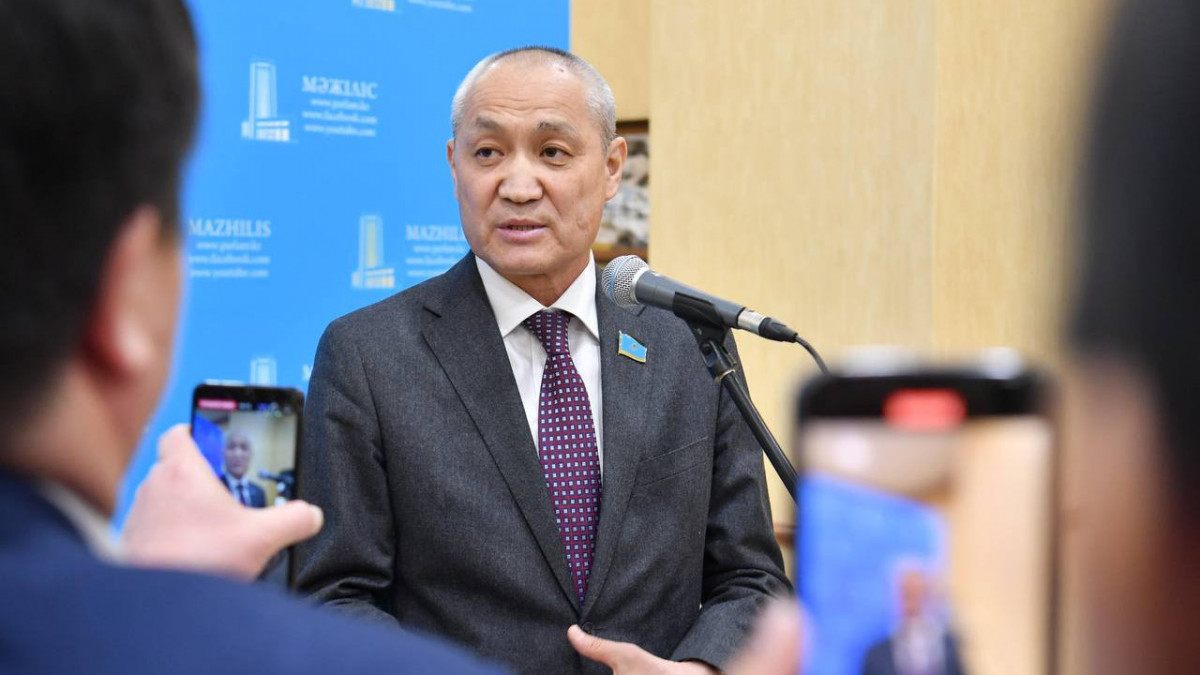 Порно томпақ ханымдар анальный секс береді Шашты колледж қыздар галереясы