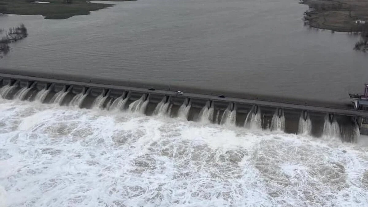 Шорттағы үлкен бөкселер