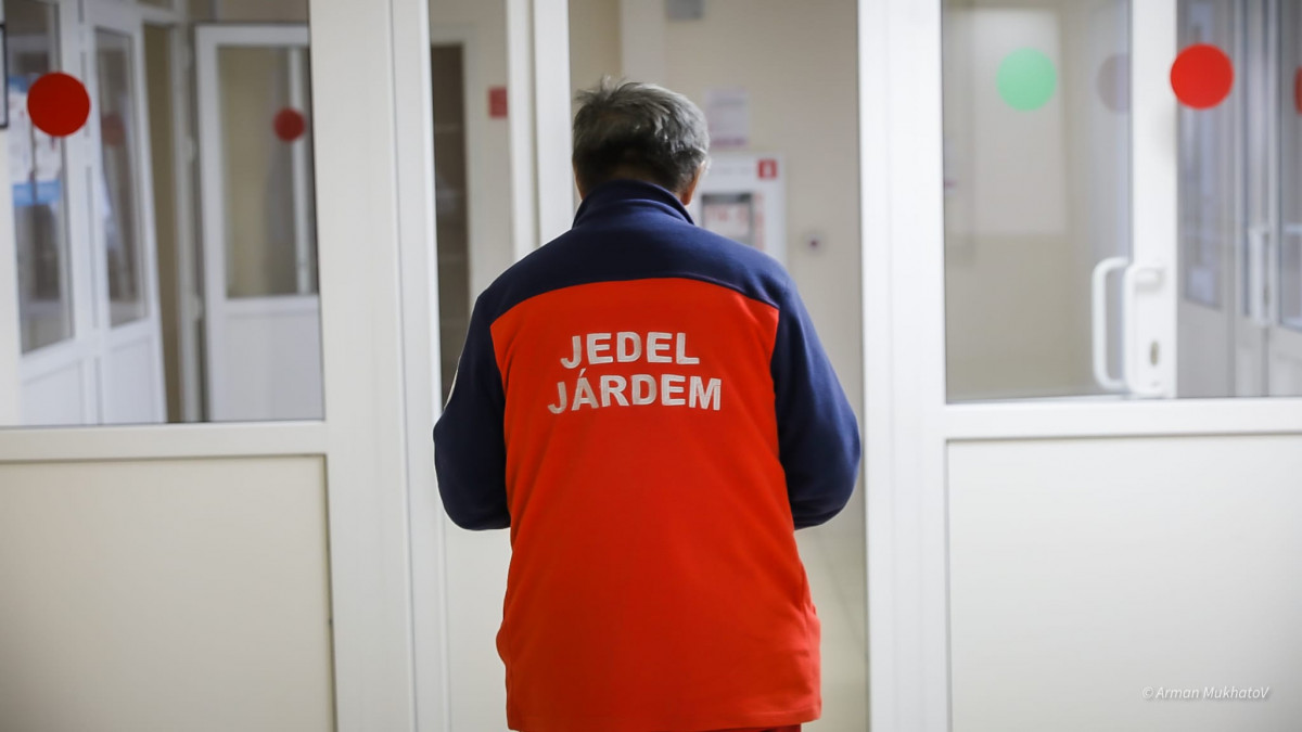 Мен оны анамның досының китесіне салып, келдім