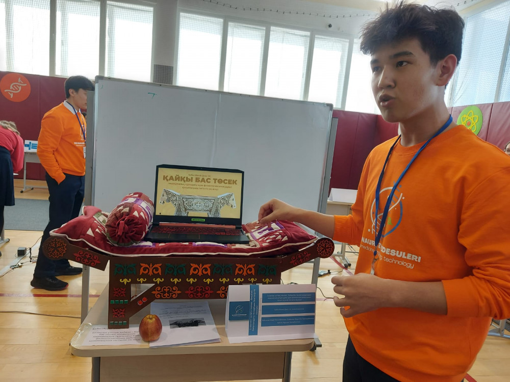 Smart-білезік, қазақи анатомиялық төсек, құтқарушы-робот: Өнертапқыш оқушылар