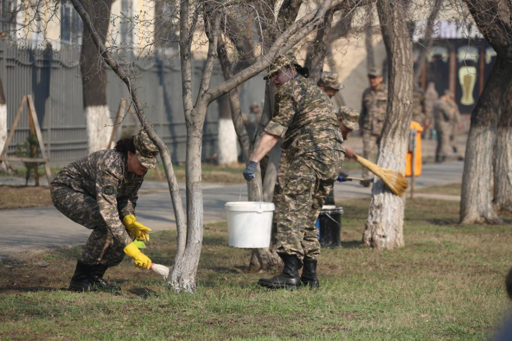 Астанада еліміздің Қарулы күштерінің әскери қызметшілері сенбілікке қатысты