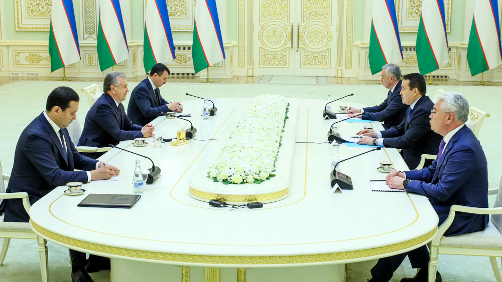 Әлихан Смайылов Ташкентте Өзбекстан Президентімен кездесті
