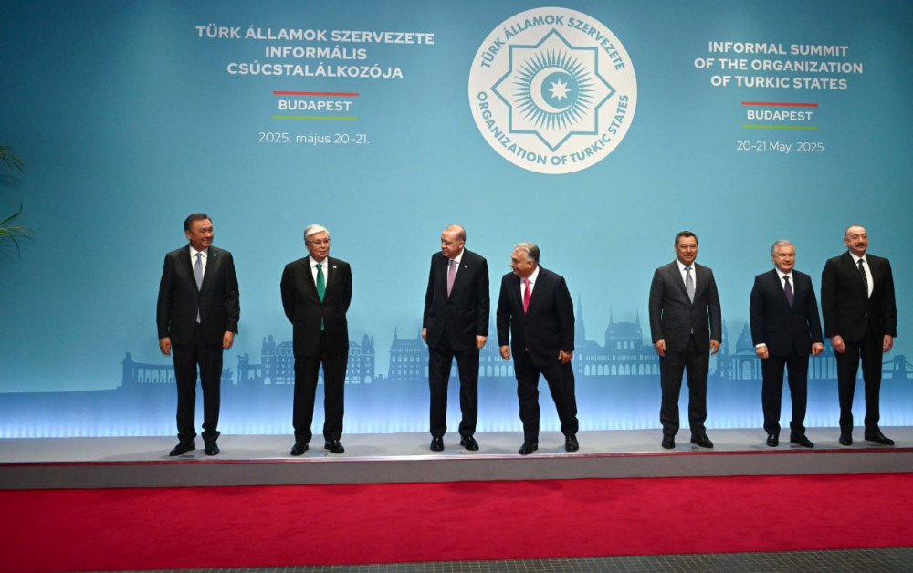 Көшелердегі қазақ Туы мен құрмет қарауылы: Тоқаевтың 252 сағаттағы 23 сапары