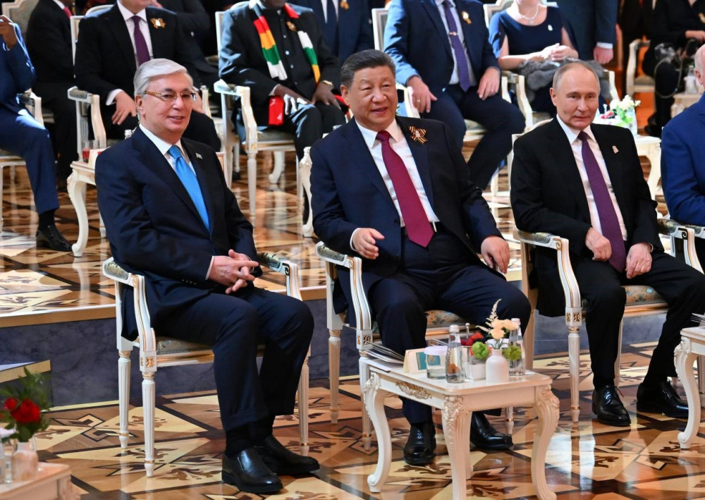 Көшелердегі қазақ Туы мен құрмет қарауылы: Тоқаевтың 252 сағаттағы 23 сапары