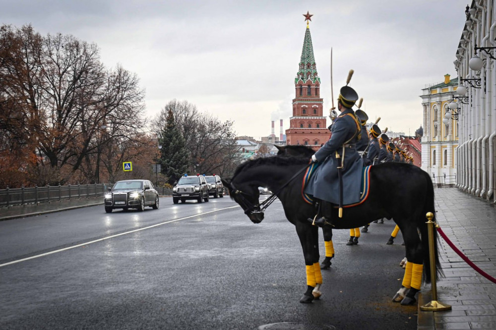 Көшелердегі қазақ Туы мен құрмет қарауылы: Тоқаевтың 252 сағаттағы 23 сапары