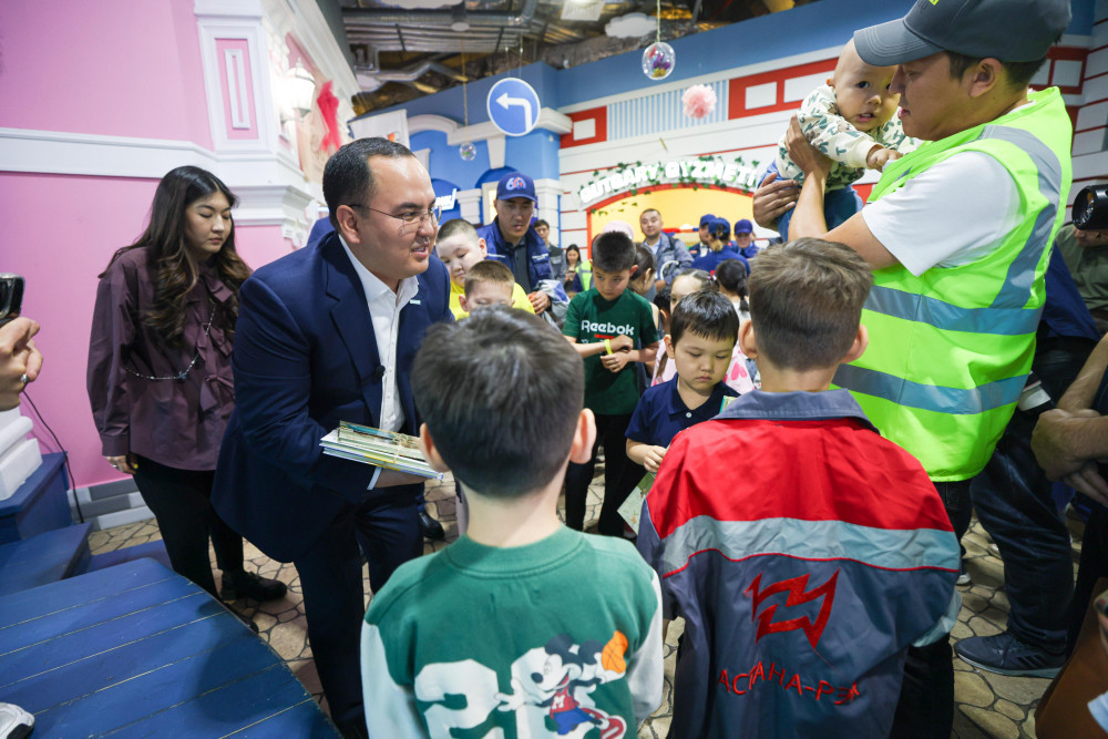 "AMANAT" жұмысшы мамандық иелерінің балаларын құттықтады