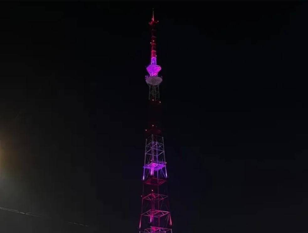 Тәуелсіздік күніне орай Алматыдағы телемұнара жаңа реңке бөленді