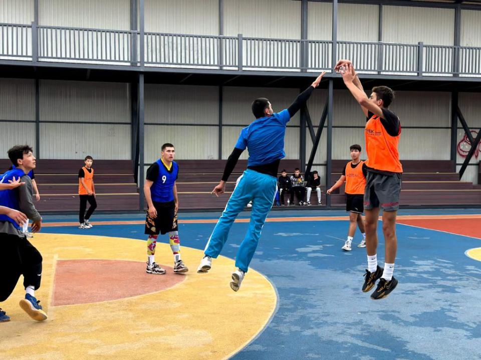 Елордада блогерлер мен спортшылар арасында баскетболдан турнир өтті