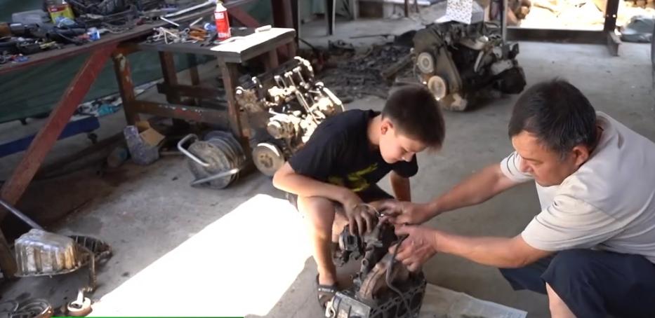 Он бесінде бас болған бала шебер