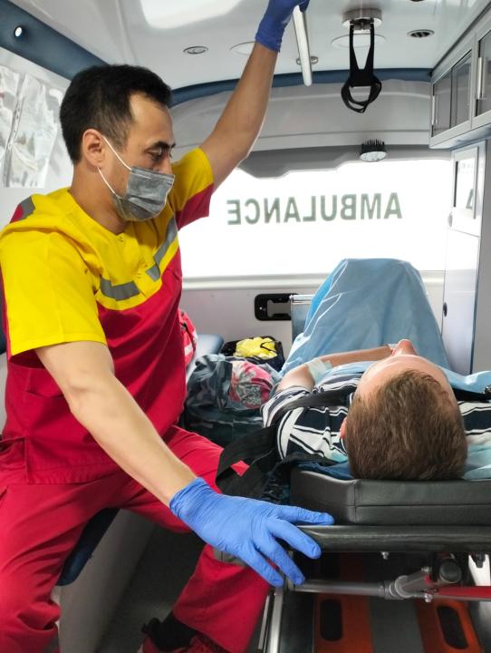 Дәрігерге шабуыл: хирург Қостанайдан Астанаға арнайы рейспен жеткізілді