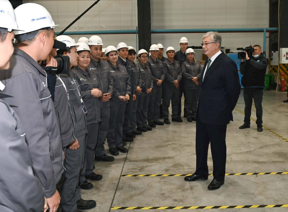 Президент Қарағанды облысында шығарылатын өнім түрлерімен танысты