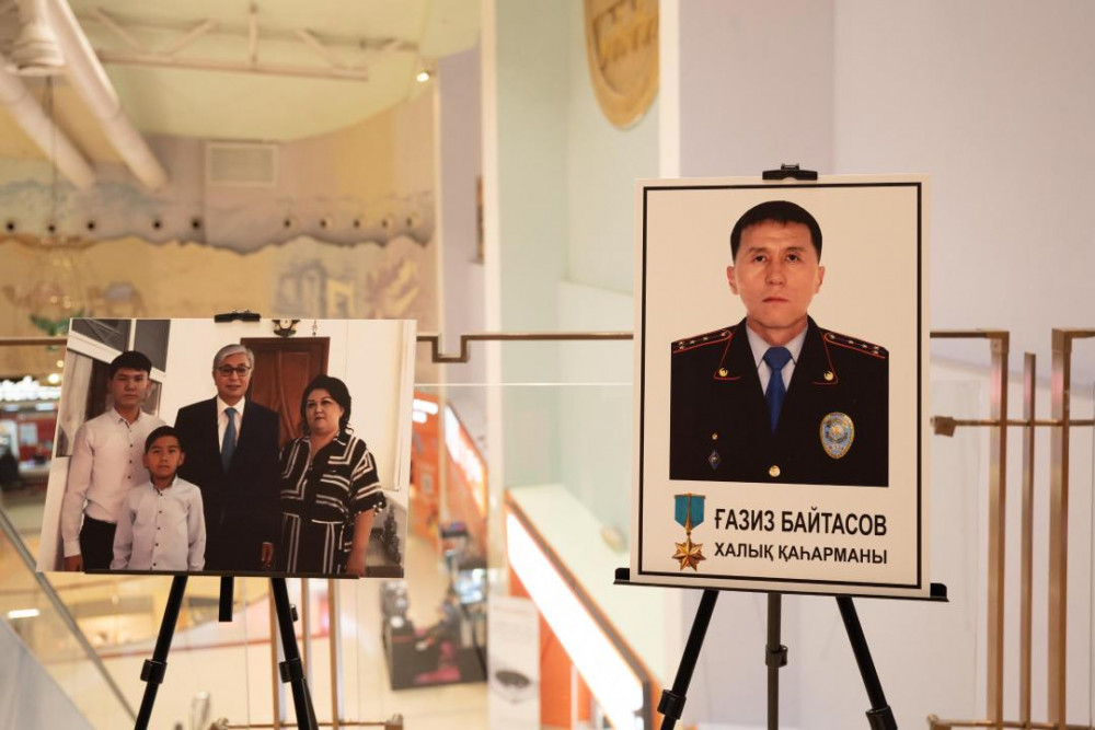 Ерлік пен адалдық үлгісі: "Капитан Байтасов" фильмінің тұсаукесері Астанада өтті