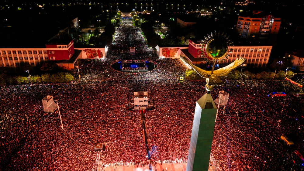120 000 көрермен, жаңа рекорд: Қарағанды Шахтерлер күнін дүркіретіп тойлады