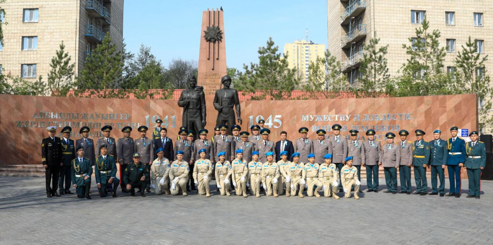 Астанада Қарулы күштердің әскери қызметшілері батырларды еске алды