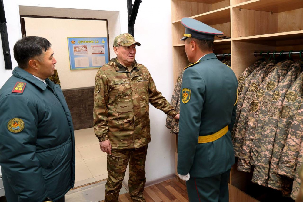 Қорғаныс министрі әскери горнизонға ескертусіз барып тексеріс жүргізді