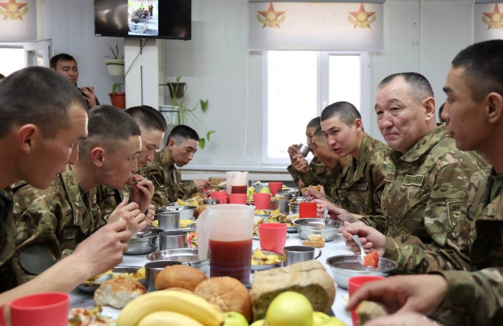 Қорғаныс министрі әскери горнизонға ескертусіз барып тексеріс жүргізді