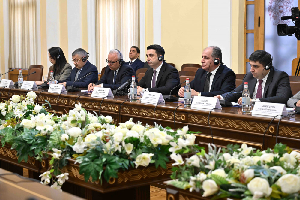 Қасым-Жомарт Тоқаев Армения Парламентінің төрағасымен кездесті