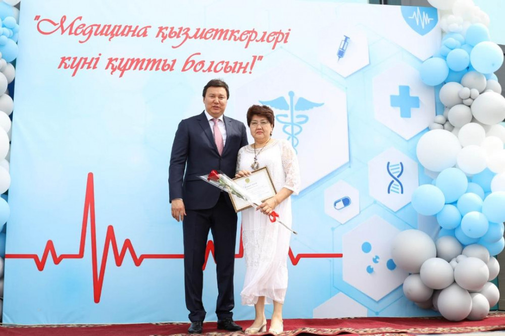 Ақтөбеде дәрігерлерге қызметтік пәтер табысталды