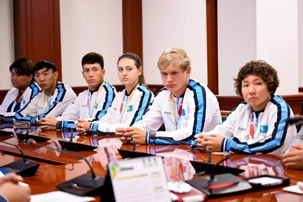 Ербол Мырзабосынов садақ атудан ұлттық құрама спортшыларын марапаттады